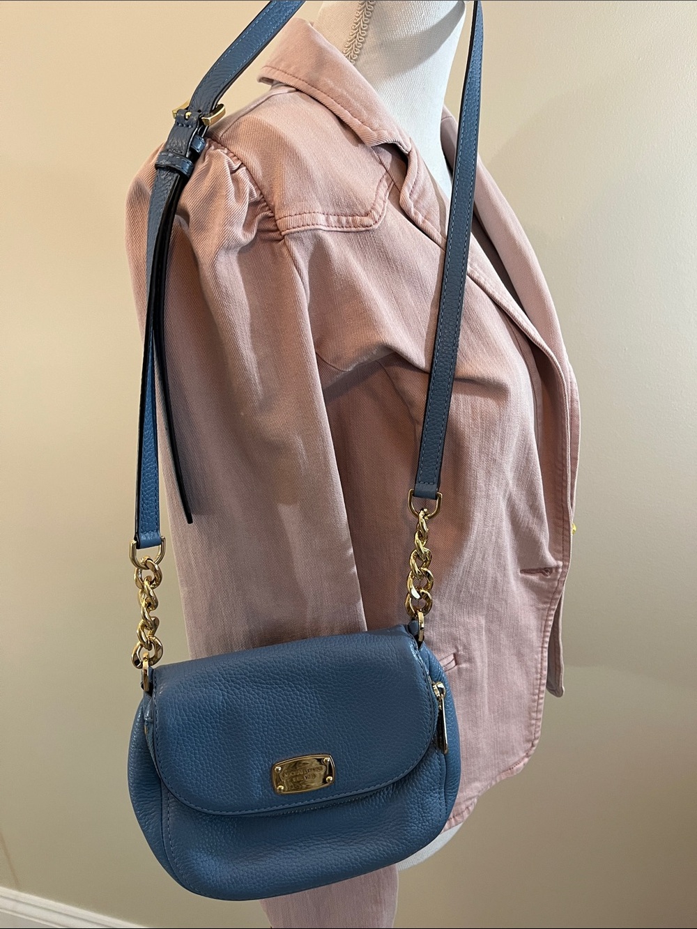 Michael Kors Blue Pebbled Leather Crossbody with Gold Chain Strap